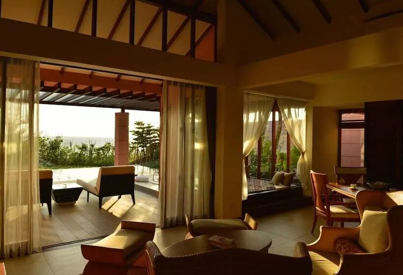 Suite with Pool, The Shigira
