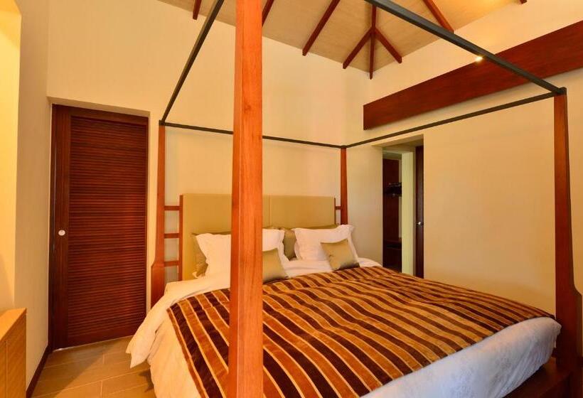 סוויטה עם בריכה, The Shigira