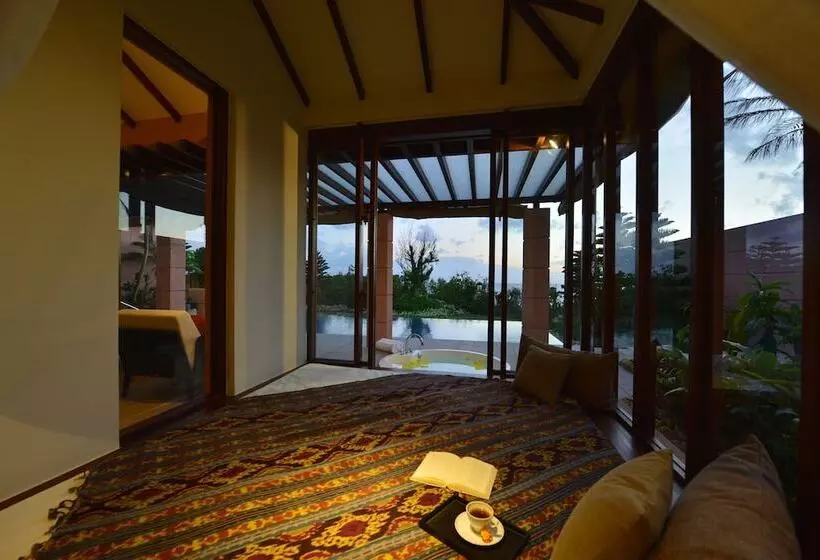 Suite with Pool, The Shigira