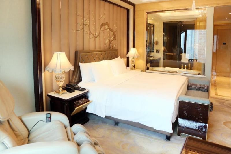 Номер Deluxe, Wanda Reign Wuhan