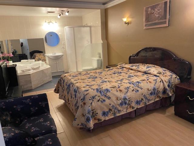 带按摩浴盆的套房, Motel Pierre