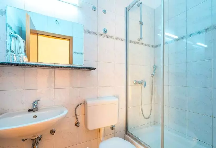 اتاق استاندارد با تراس و چشم‌انداز دریا, Villa Carmen Rooms & Apartments