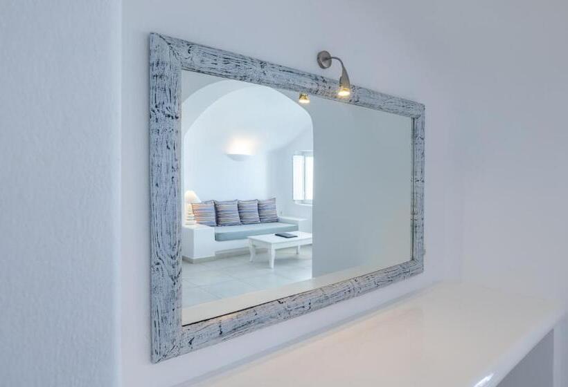 جناح مطلّ علي البحر مزود بجاكوزى, Amber Light Villas