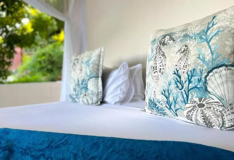 اتاق لوکس با چشم‌انداز دریا, Bahia Mar Boutique