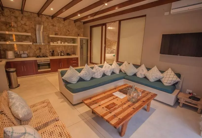 سوییت, Bahia Mar Boutique