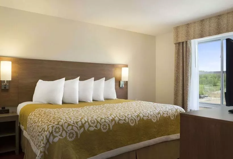 スイート, Days Inn & Suites By Wyndham Belmont