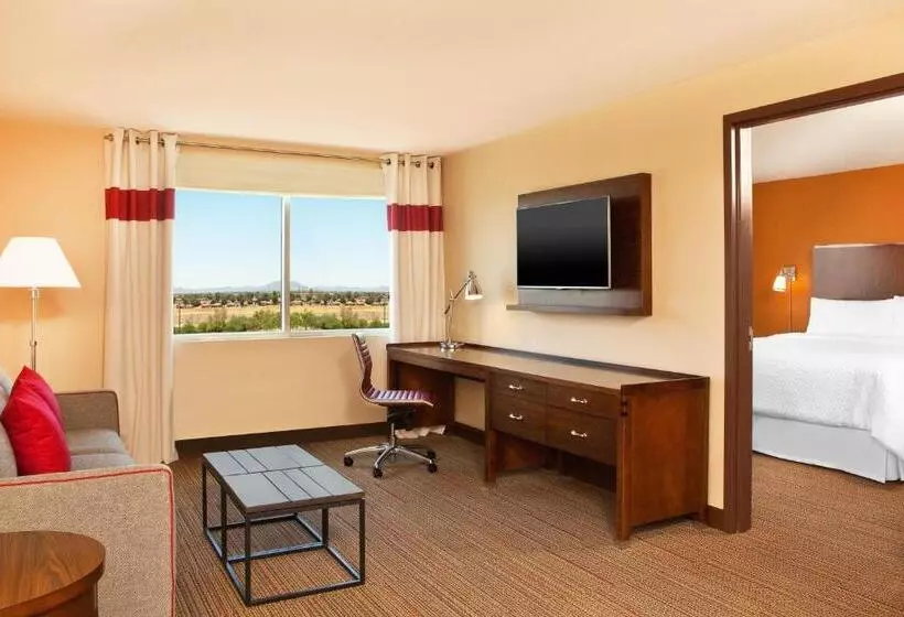 キングサイズベッドのスイートルーム, Four Points By Sheraton At Phoenix Mesa Gateway Airport