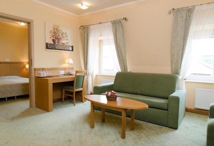 اتاق سوپریور, Habenda