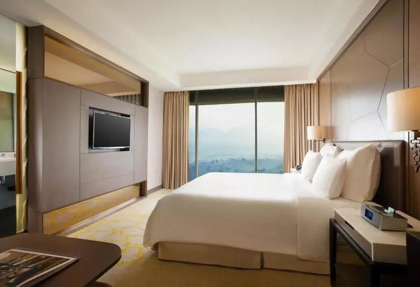 キングサイズベッドのクラシックルーム, Intercontinental Bandung Dago Pakar, An Ihg