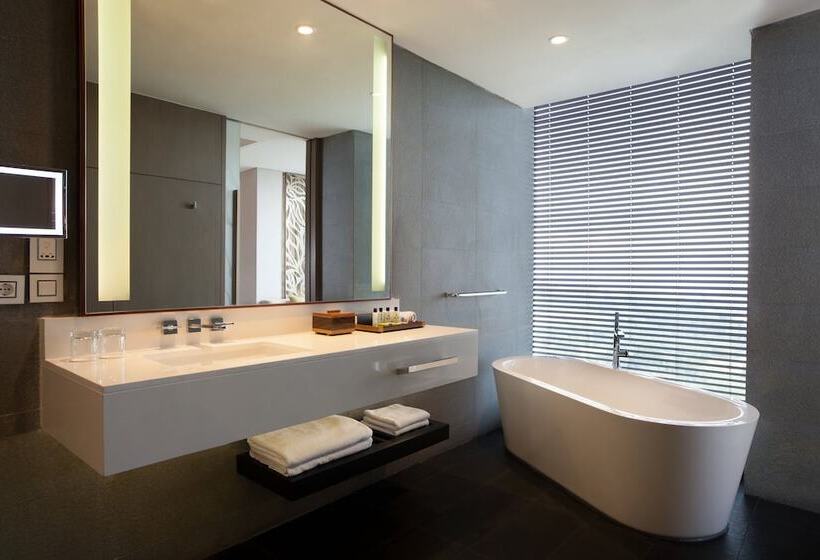 Номер Premium Вид на Гольф, Intercontinental Bandung Dago Pakar, An Ihg