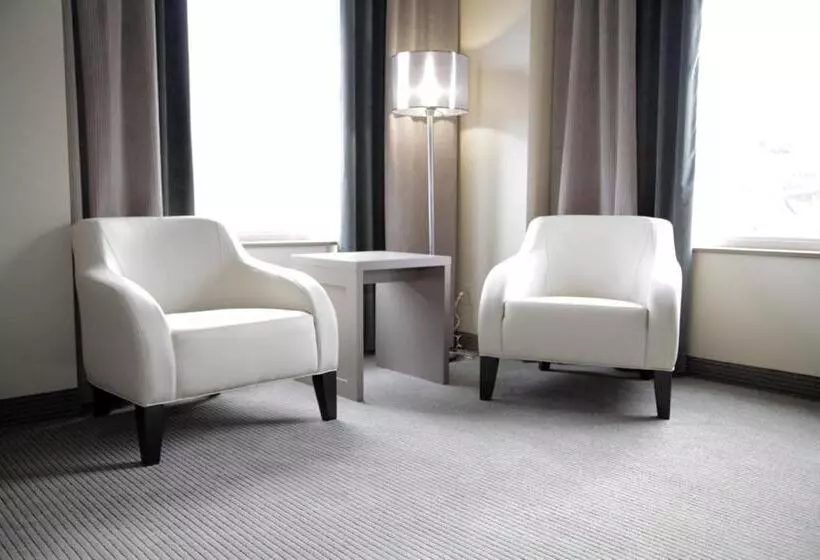 استودیوی استاندارد, Jag Boutique