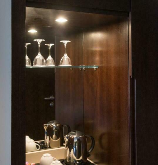 Номер Стандарт, St George S Hotel   Wembley