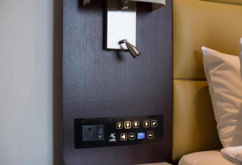 Номер Стандарт, St George S Hotel   Wembley