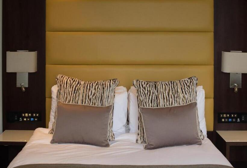 Номер Стандарт, St George S Hotel   Wembley