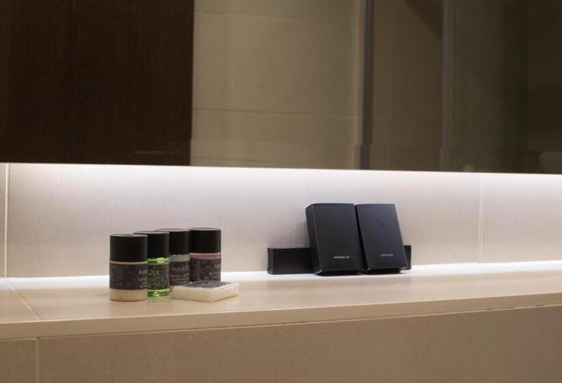 Номер Superior, St George S Hotel   Wembley