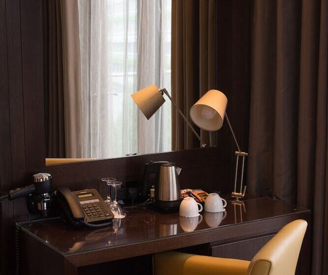 Номер Deluxe, St George S Hotel   Wembley
