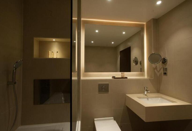 Номер Superior, St George S Hotel   Wembley