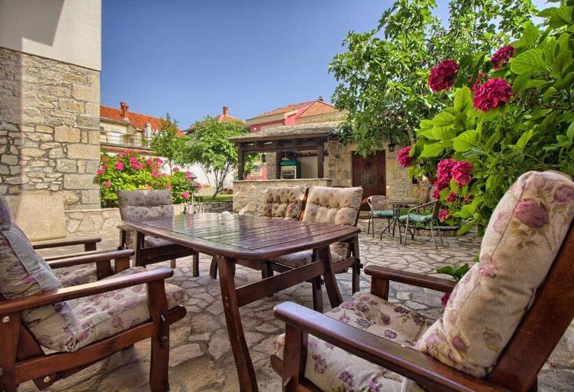 اتاق استاندارد سه نفره, Villa Fortuna