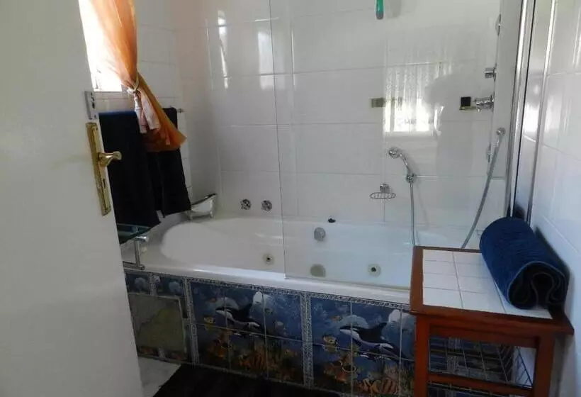 デラックストリプルルーム, Sleepers Villa Guesthouse