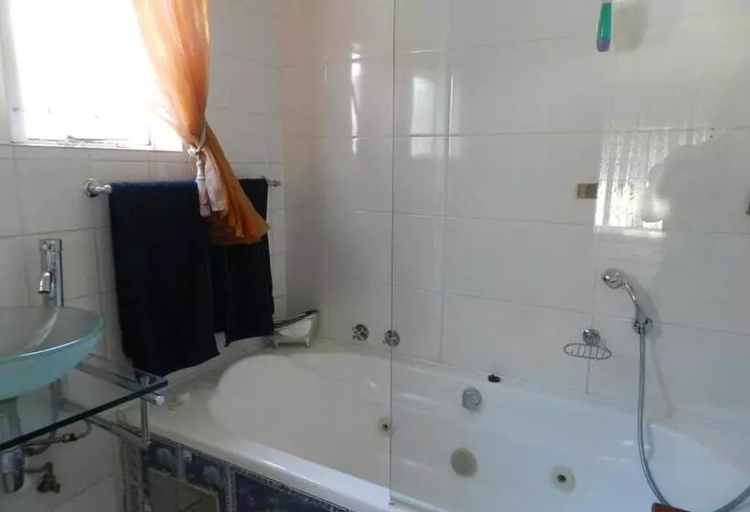 デラックストリプルルーム, Sleepers Villa Guesthouse