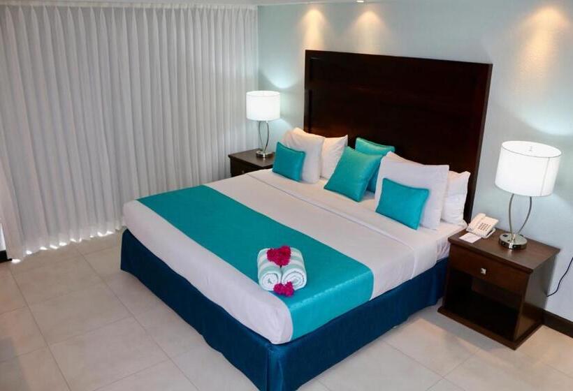 Deluxe Suite King Bed, Mount Irvine Bay Resort