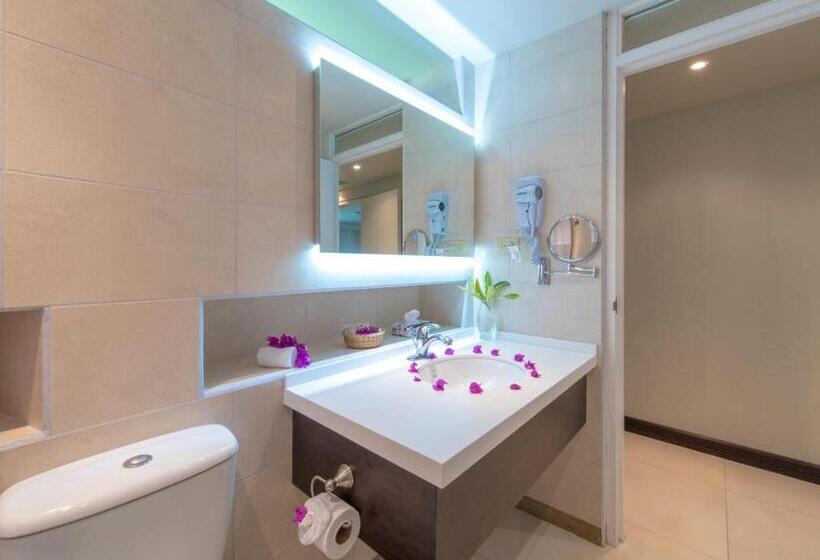 Deluxe Suite King Bed, Mount Irvine Bay Resort