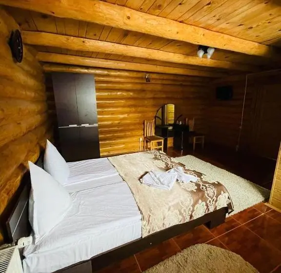スタンダードトリプルルーム, Pensiunea Moeciu Casa Wiarusti