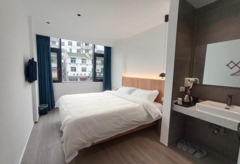 Quarto Estandar, Huang Mountain Wangfeng