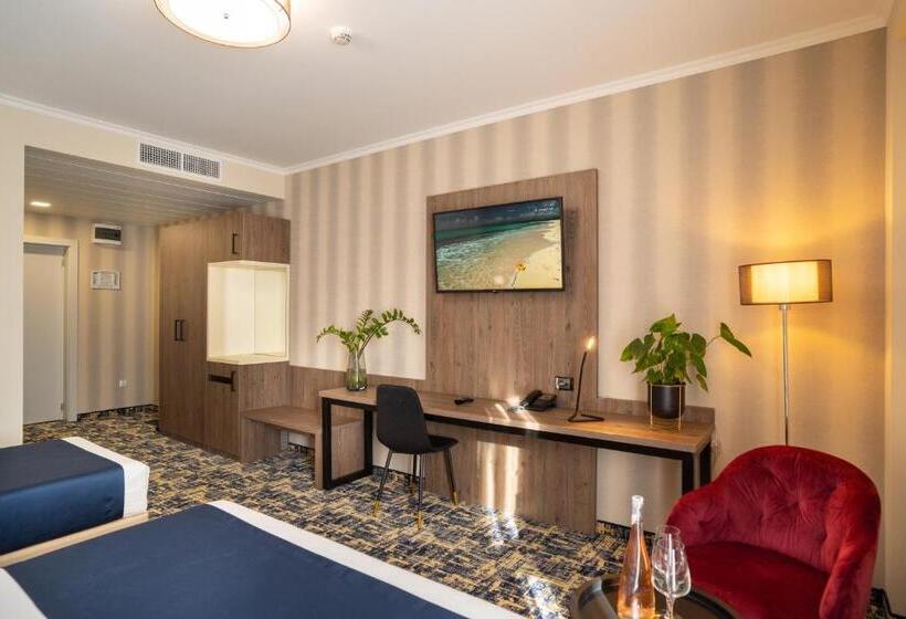 חדר דלוקס לשלושה, Imperio Hotel Cernavoda