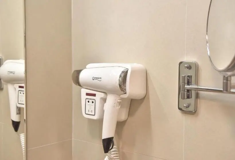 キングサイドベッドのスタンダードワンルーム, Imperio Hotel Cernavoda