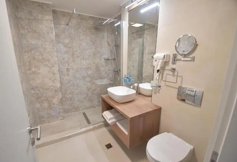 キングサイドベッドのスタンダードワンルーム, Imperio Hotel Cernavoda