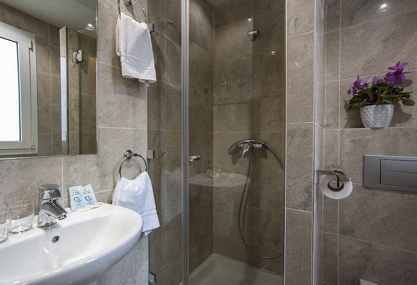 Номер Стандарт, Iraipe Izaga Hostal