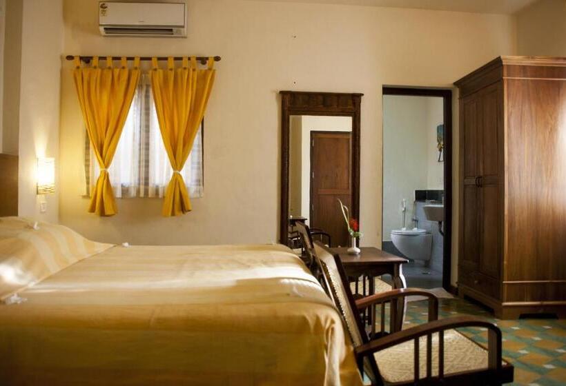 스탠다드 룸 1층, Over The Hill