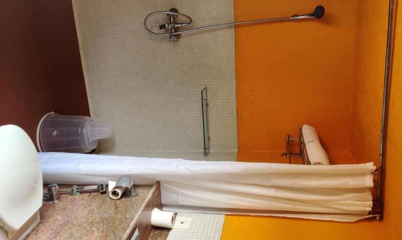 디럭스 룸 바다 전망, Over The Hill