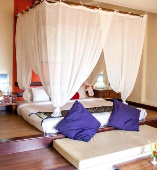 디럭스 룸 바다 전망, Over The Hill