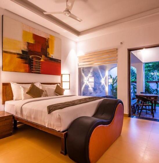 전용 풀장 주니어 스위트, Over The Hill