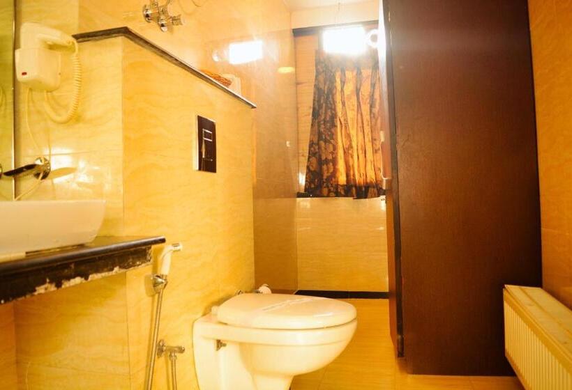 Deluxe Rum, Pine Spring Resort Gulmarg