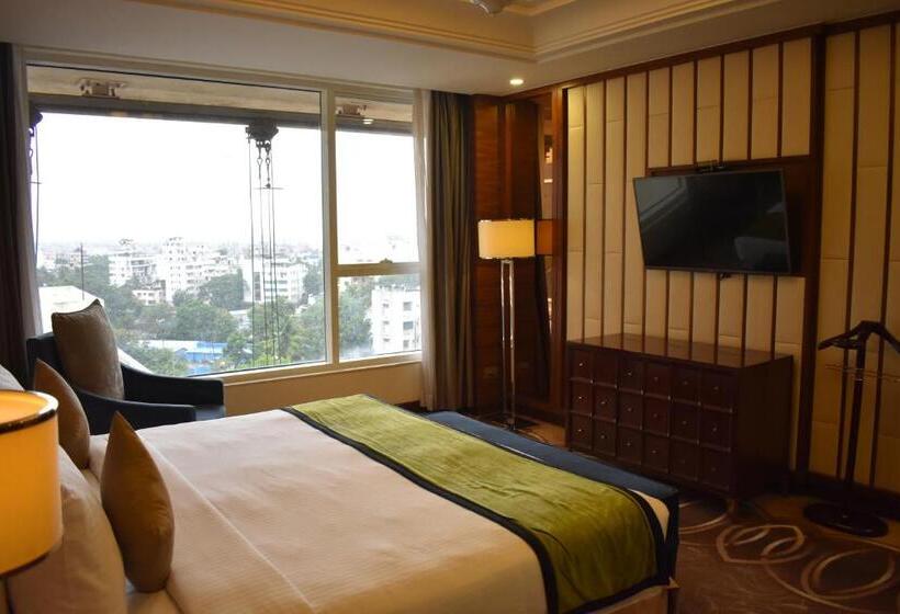 חדר אקזקיוטיב, Sayaji Kolhapur