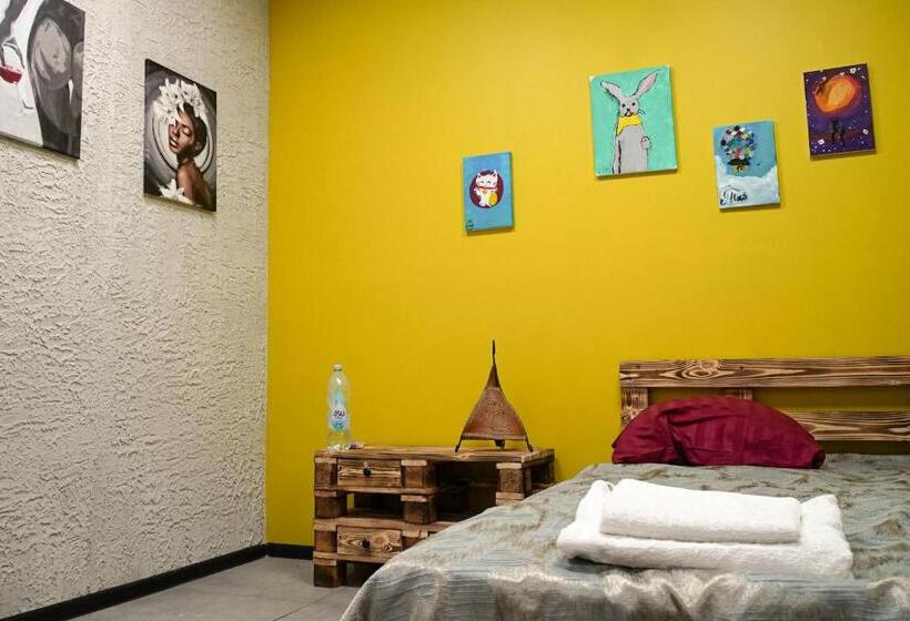 اتاق اکونومی, Hostel #winehub