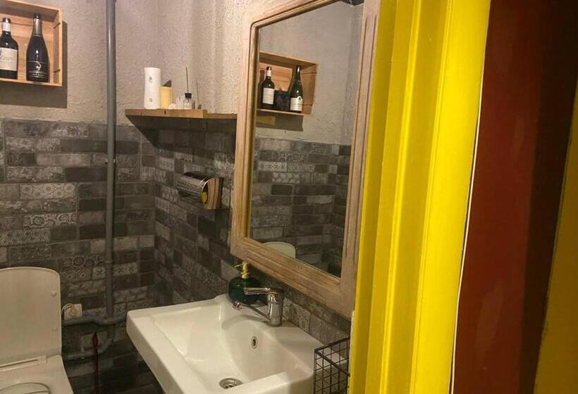 اتاق اکونومی, Hostel #winehub