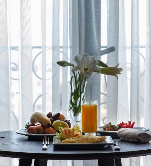 اتاق اکونومی, Atlantis Alger