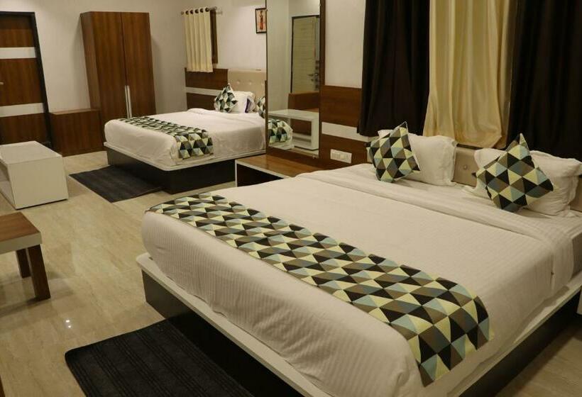 디럭스 패밀리 룸, Shree Govindam Inn