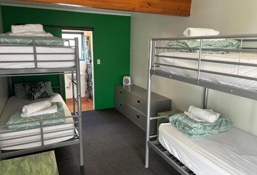 共用房间的床, Peppertree Lodge & Backpackers