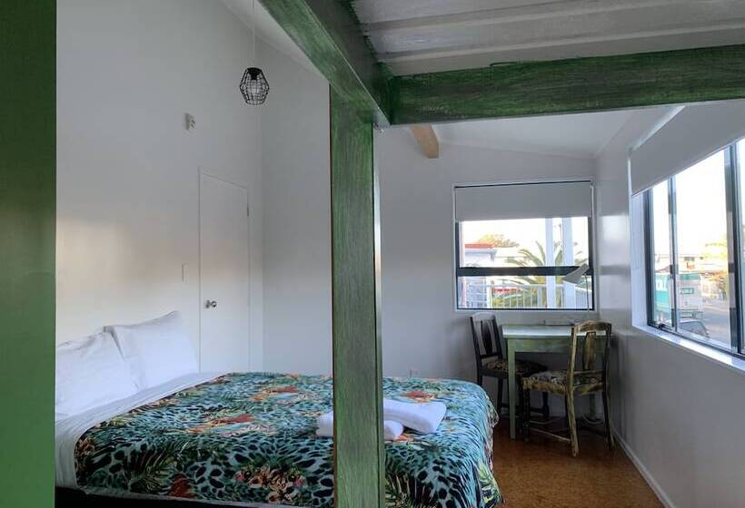 标准间, Peppertree Lodge & Backpackers