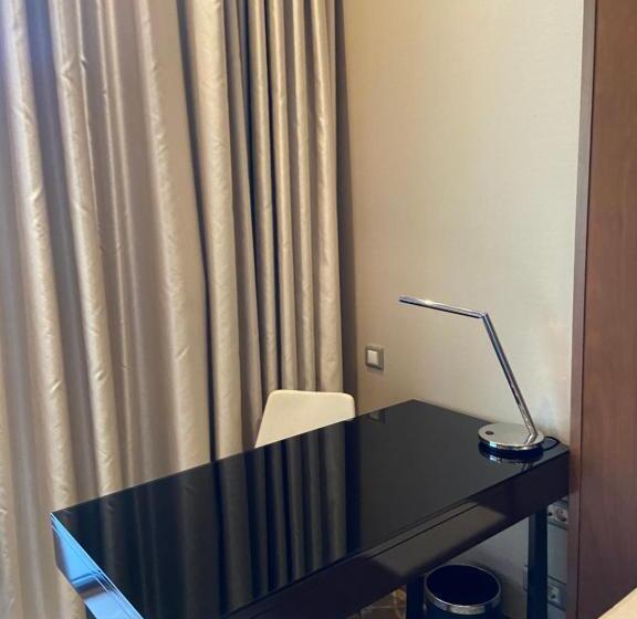 اتاق لوکس با تخت بزرگ, Borjomi Likani Health & Spa Centre