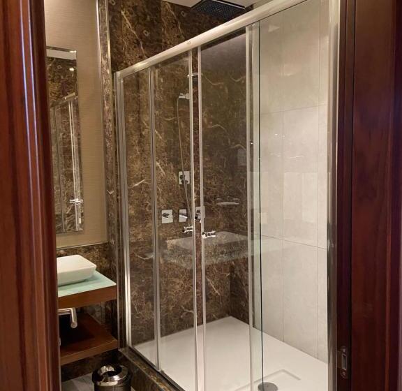 اتاق لوکس با تخت بزرگ, Borjomi Likani Health & Spa Centre