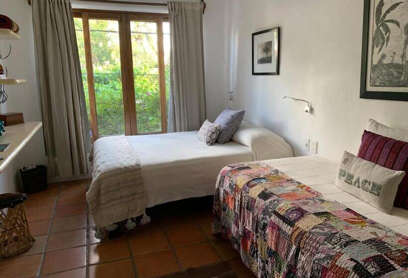 غرفة كلاسيكية ثلاثية, Cielo Rojo