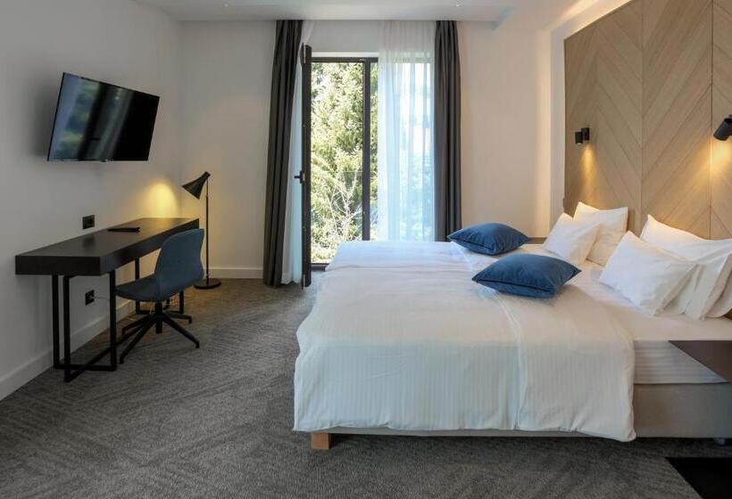 Deluxe Suite King Bed, Mir