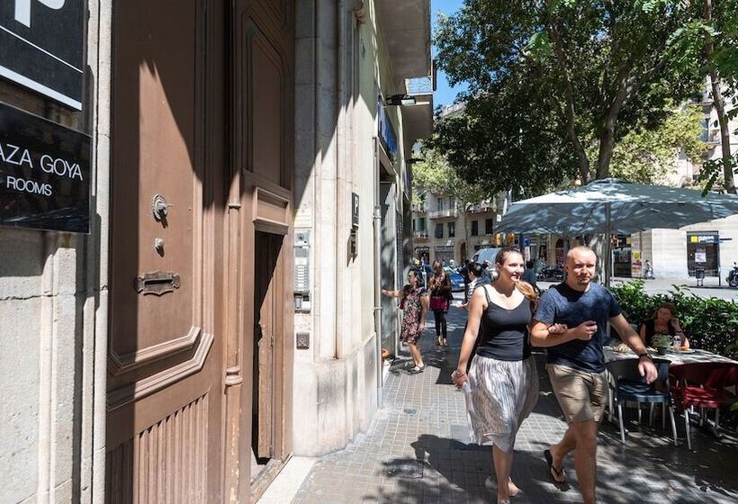 اتاق استاندارد سه تخته با بالکن, Plaza Goya Rooms