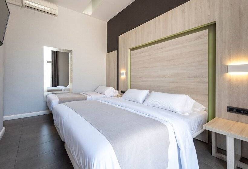 اتاق استاندارد سه تخته با بالکن, Plaza Goya Rooms